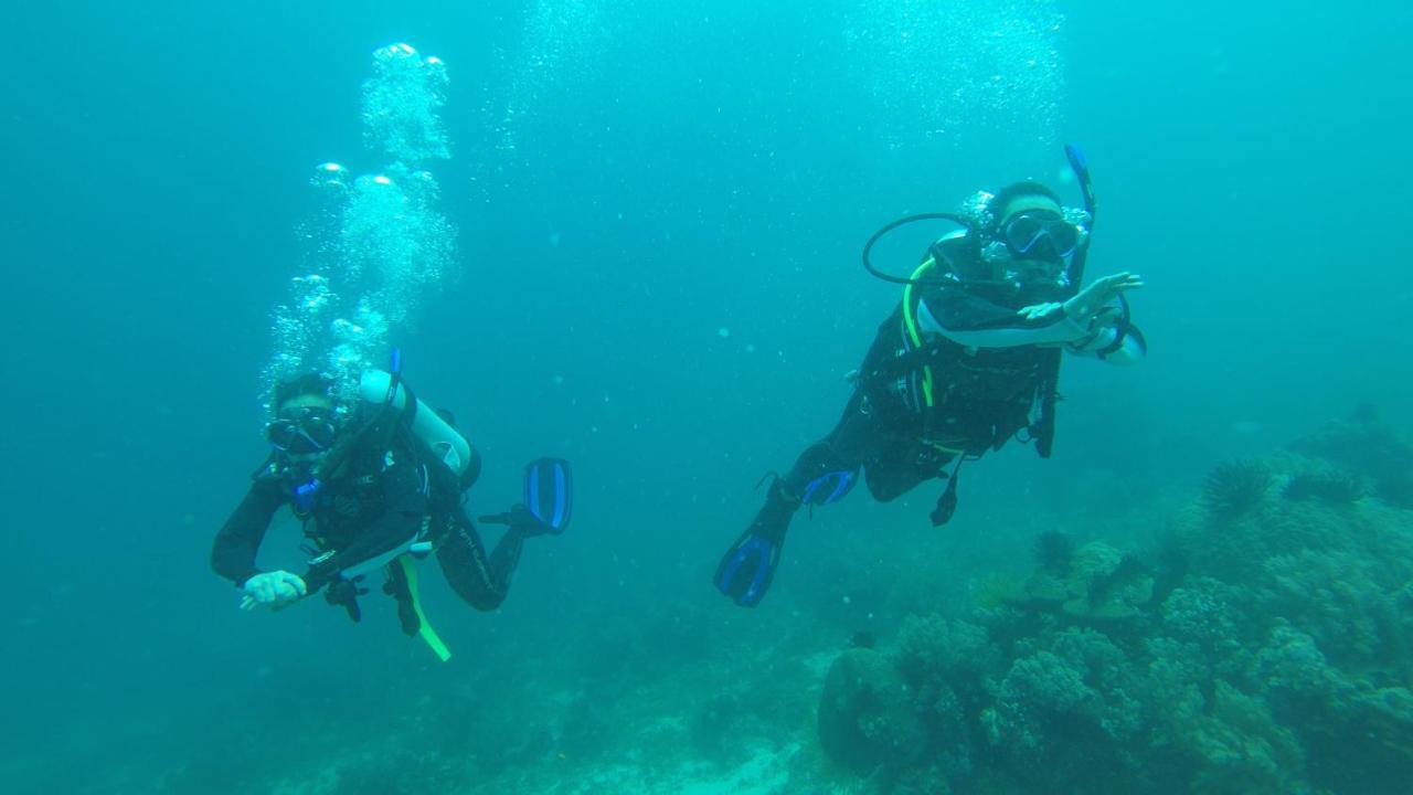 Southseas Beach Resort And Dive Center ซานตานเดร์ ภายนอก รูปภาพ