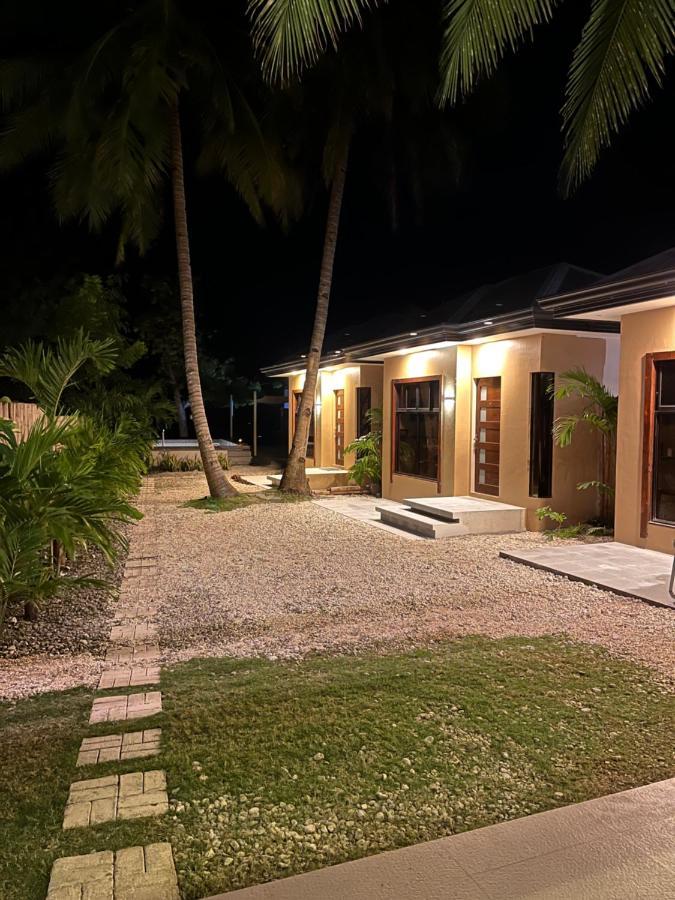 Southseas Beach Resort And Dive Center ซานตานเดร์ ภายนอก รูปภาพ