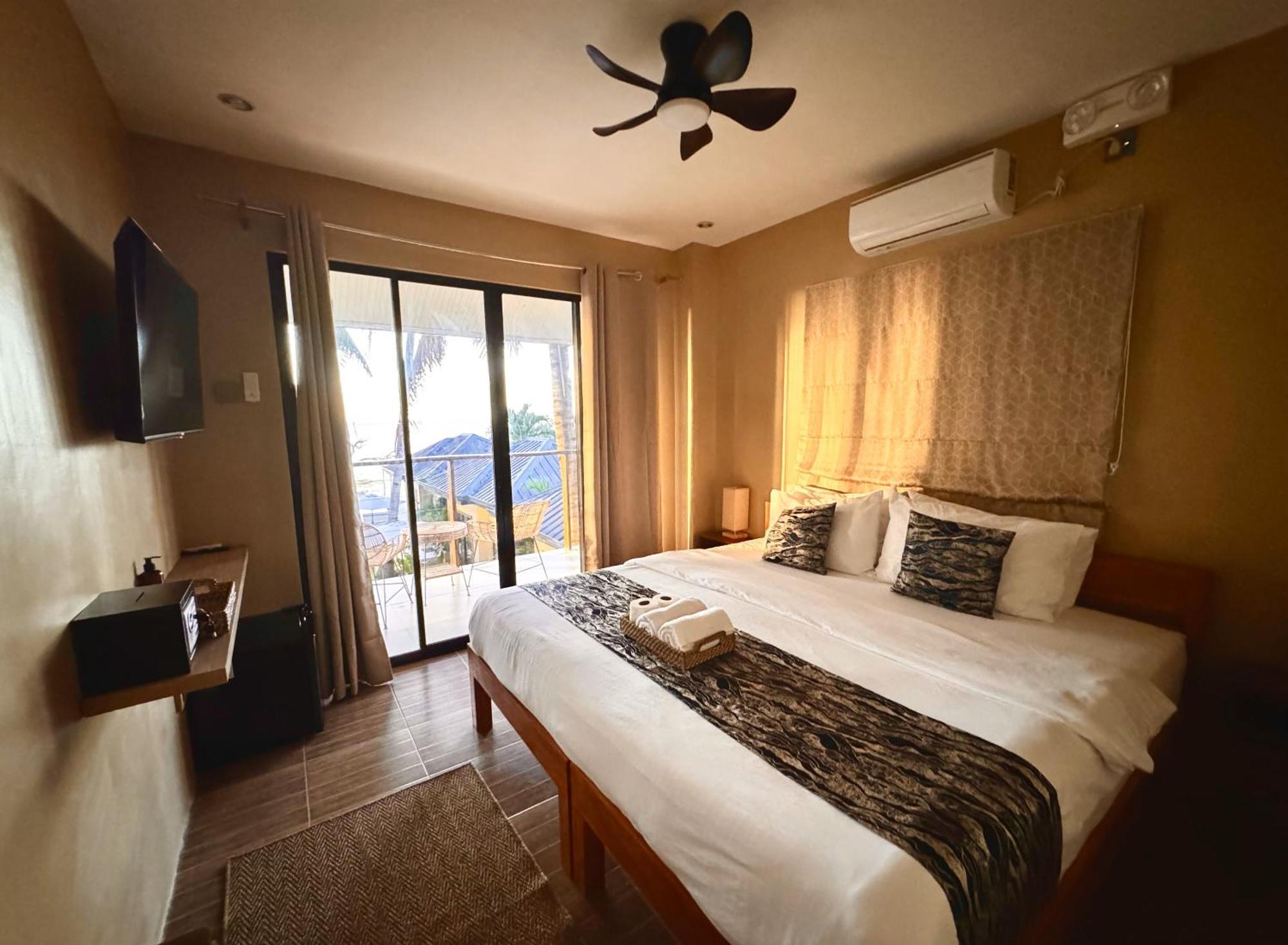 Southseas Beach Resort And Dive Center ซานตานเดร์ ภายนอก รูปภาพ