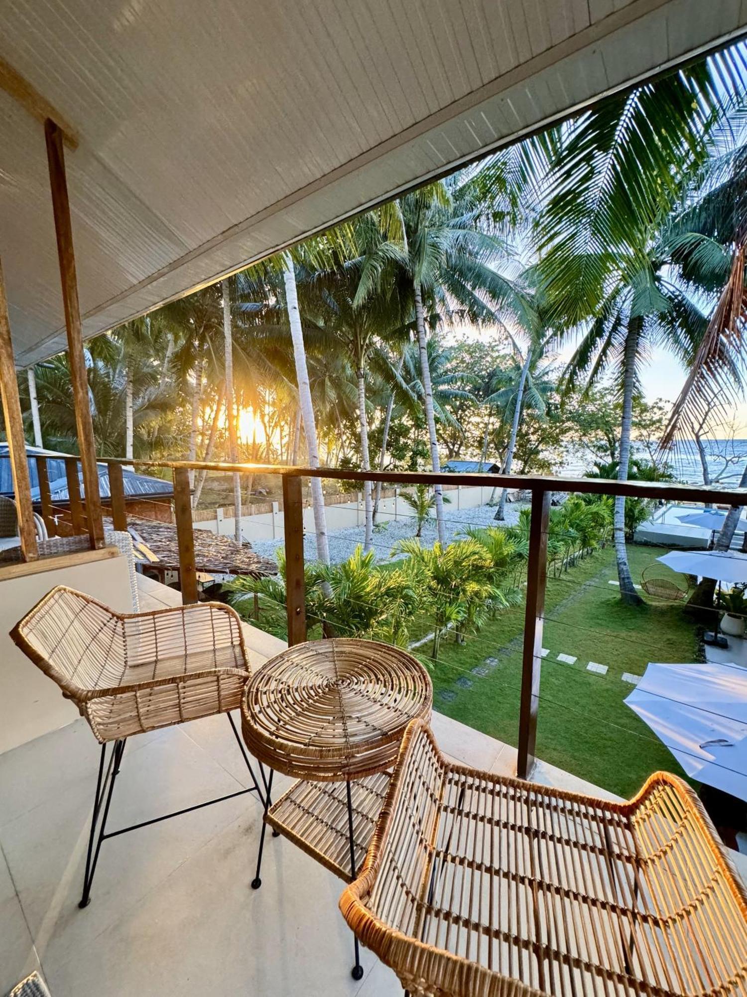 Southseas Beach Resort And Dive Center ซานตานเดร์ ภายนอก รูปภาพ