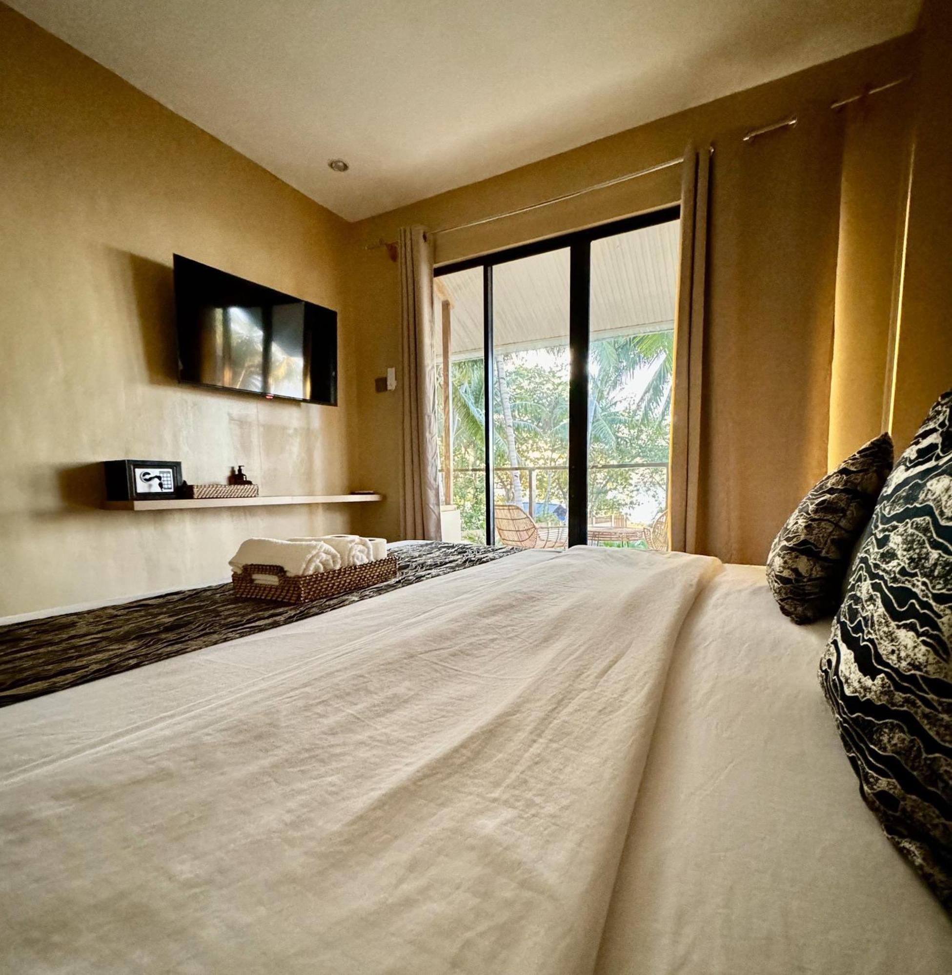 Southseas Beach Resort And Dive Center ซานตานเดร์ ภายนอก รูปภาพ
