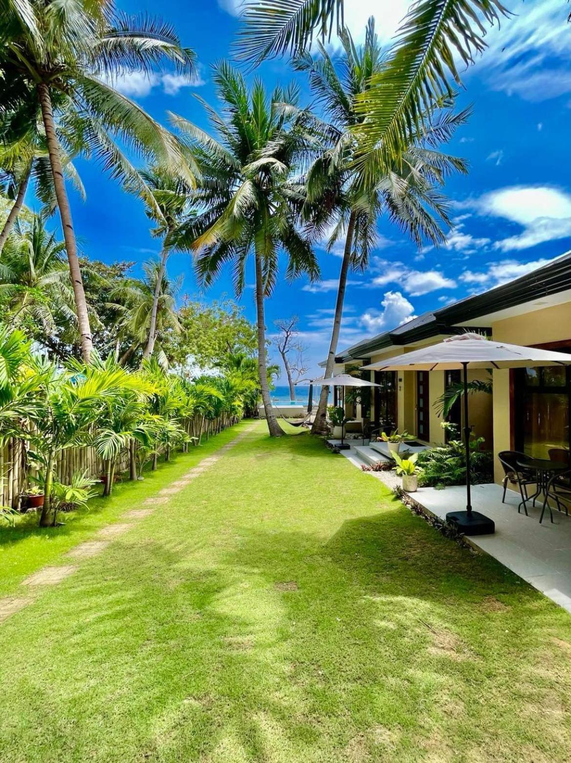 Southseas Beach Resort And Dive Center ซานตานเดร์ ภายนอก รูปภาพ